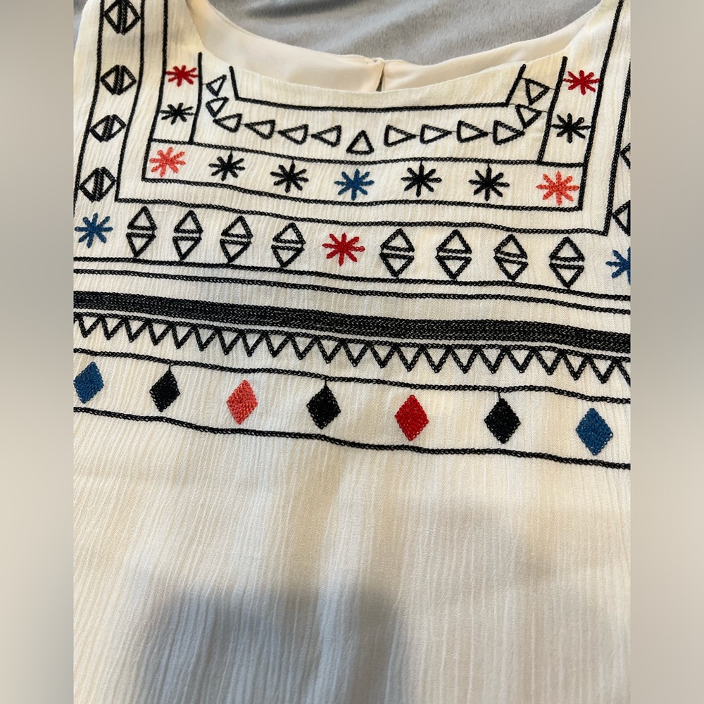 NWT Sabine Cream Embroidered Dress - Picture 2 of 8